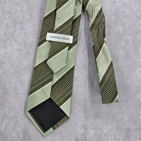 Geoffrey Beene Green White Stripe Geometric 100% Silk Men's Neck Tie - Picture 3 of 6